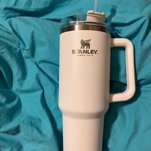 White Stanley mug 40 oz